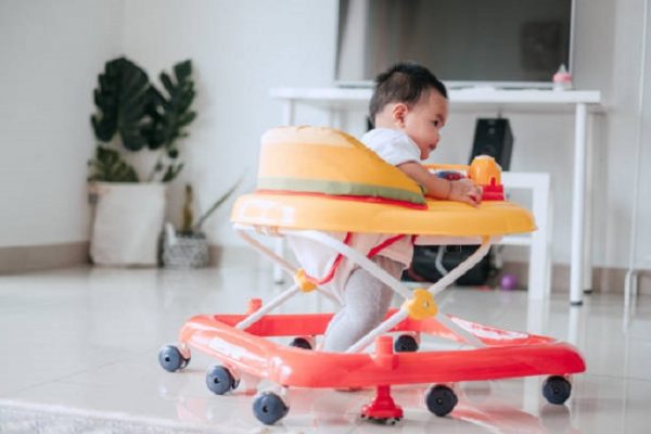 Baby walker: Pros and Cons