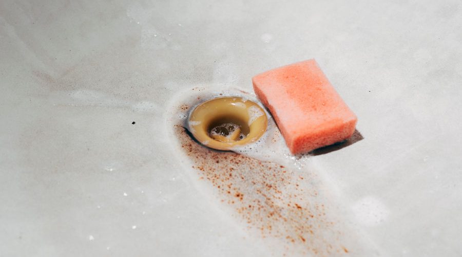 How to Remove Rust Stains from Porcelain Bathtubs