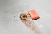 How to Remove Rust Stains from Porcelain Bathtubs