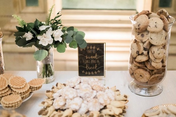 How To Display Cookies At A Wedding