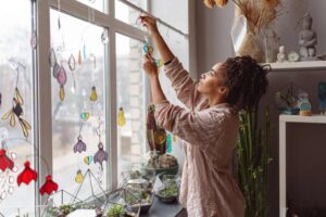 How do millennials decorate their homes