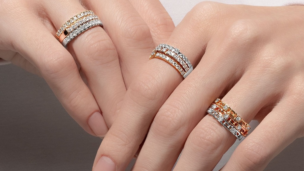 What's the difference between eternity rings and wedding rings