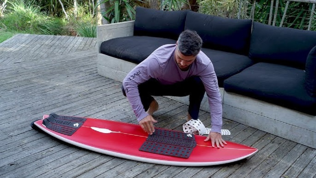 What glue to use for a surfboard pad